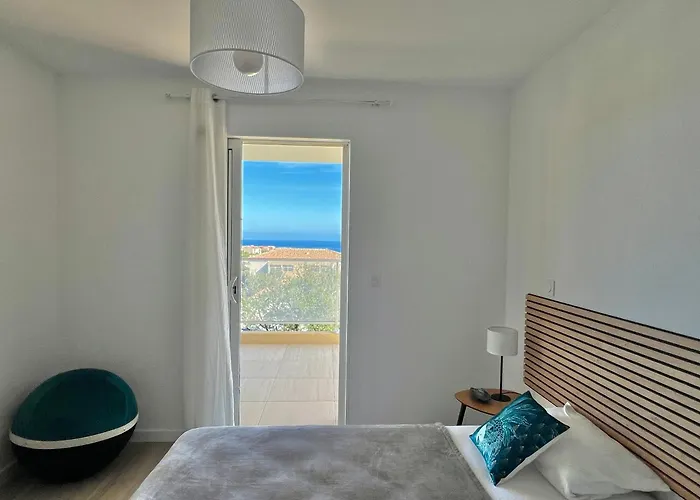 Bel Avec Vue Mer- 2 Adultes 1 Bebe Appartement LʼÎle-Rousse